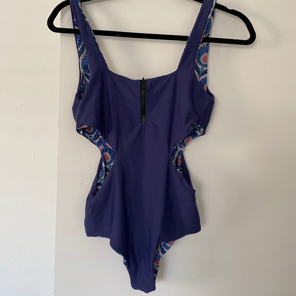Reversible cutout one piece with zipper “riri”